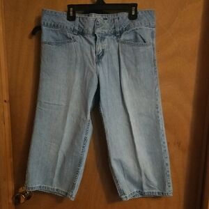 LONDONJEAN Light Blue Denim Capri Jeans